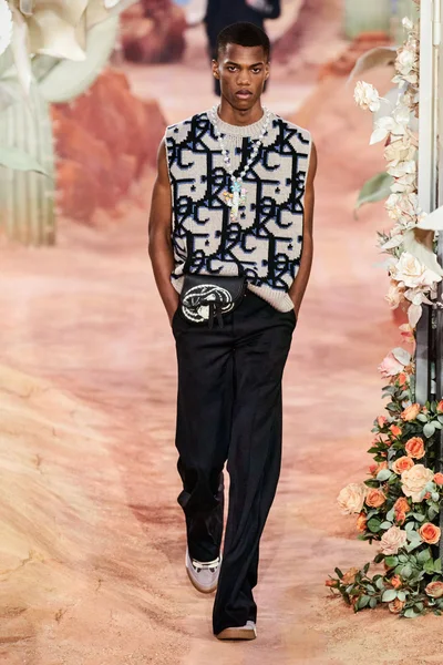 Look 3